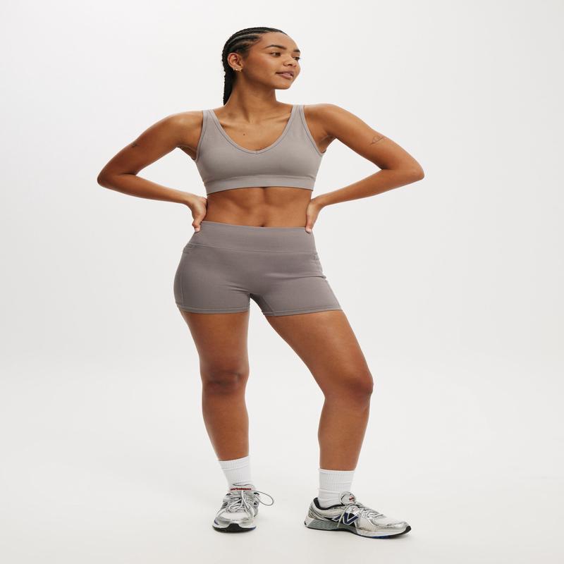 Seamless Pocket Shortie Short